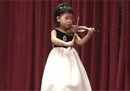 Bé 3 tuổi chơi violin